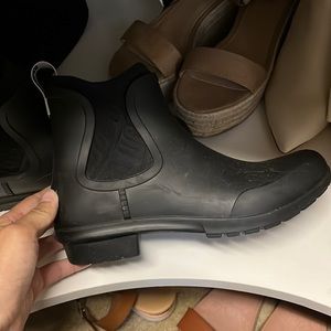 Never been worn ugg rain boot